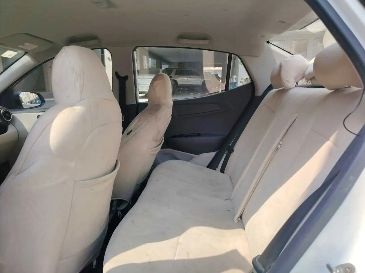 Car image 17