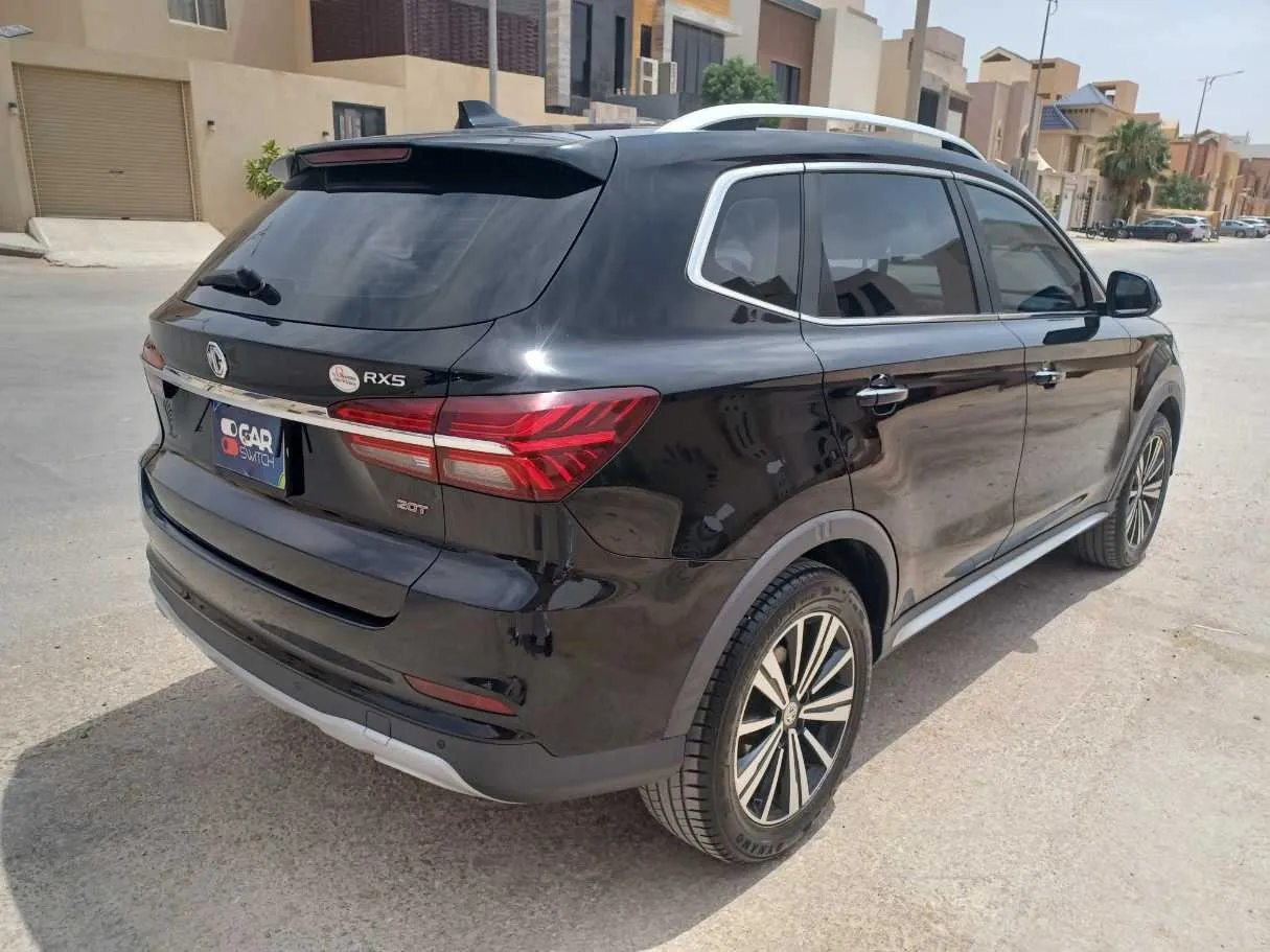 Car image 5