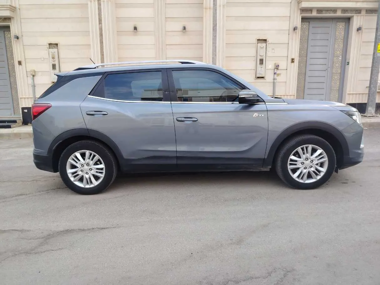 Car image 4
