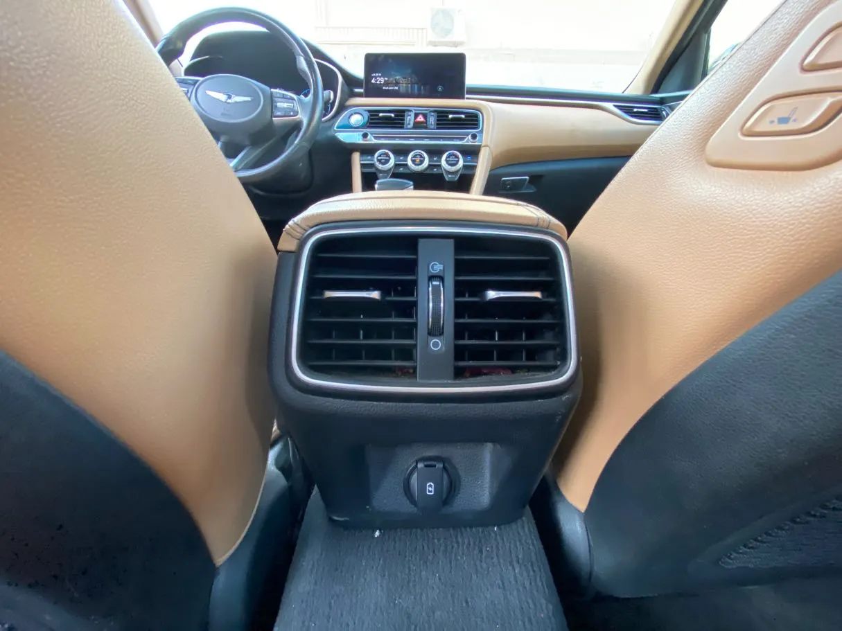 Car image 26
