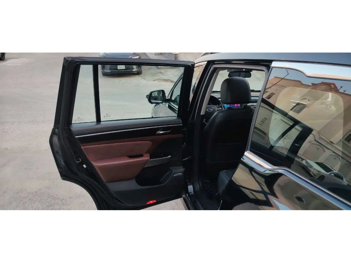 Car image 13