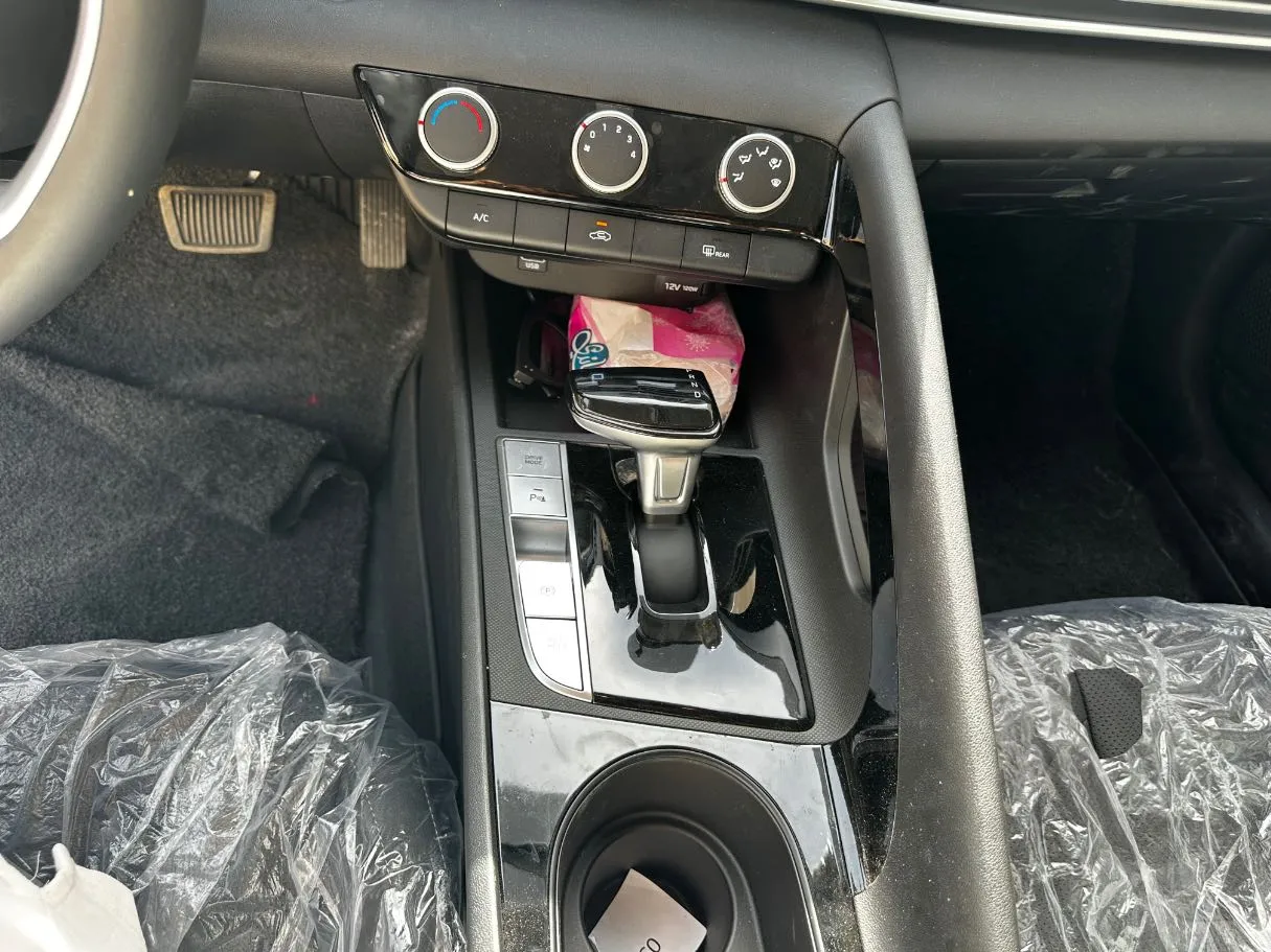 Car image 18