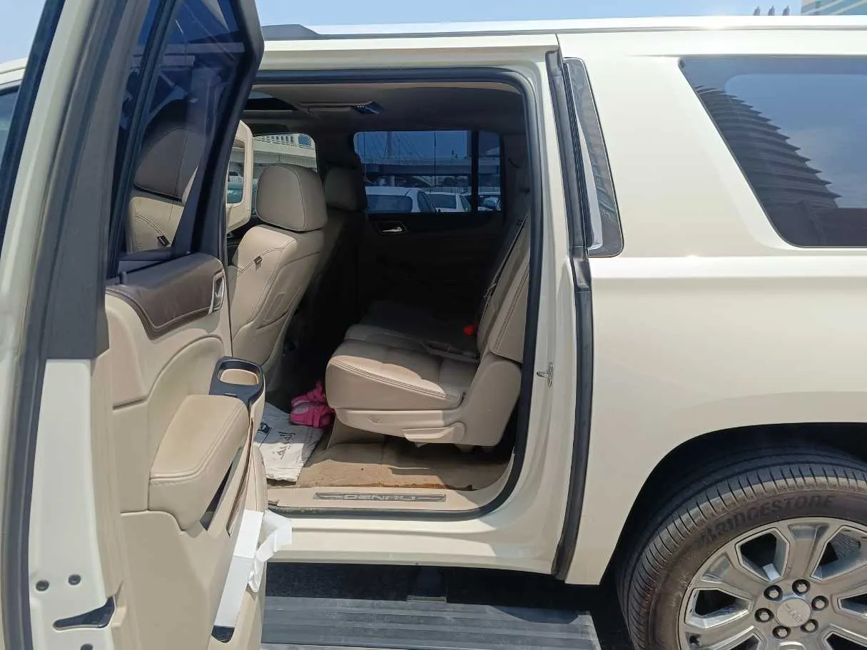 Car image 16
