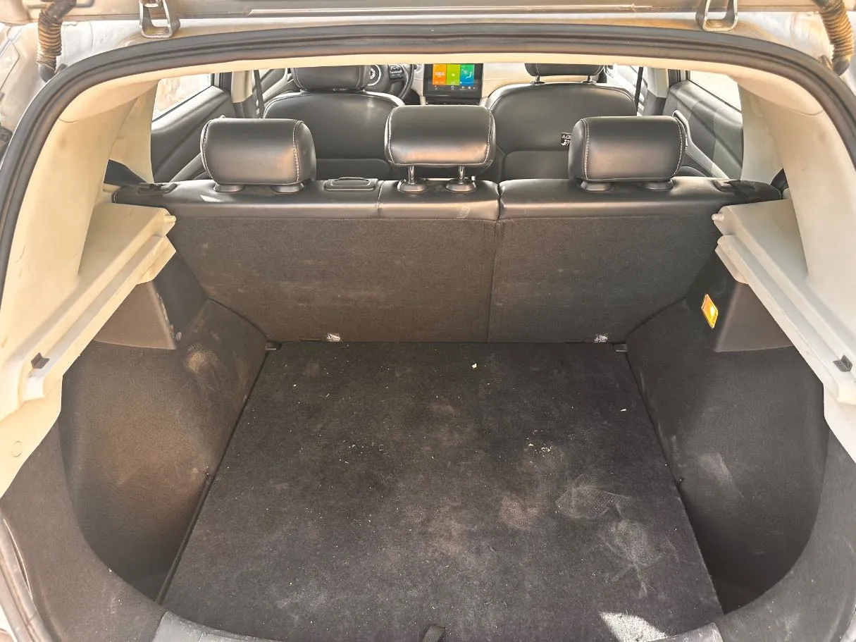 Car image 23