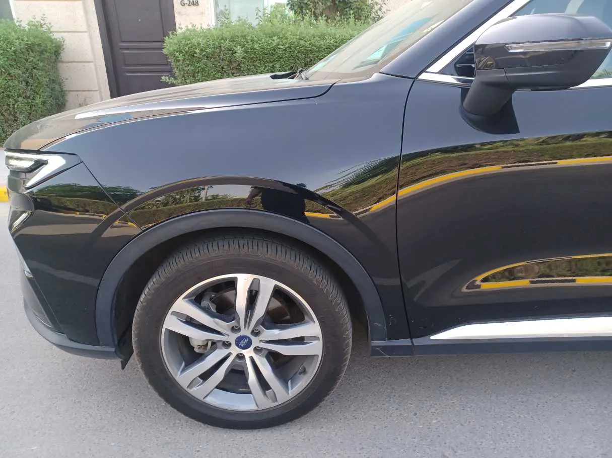 Car image 9