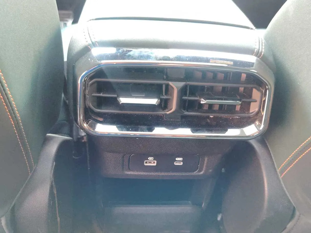 Car image 28