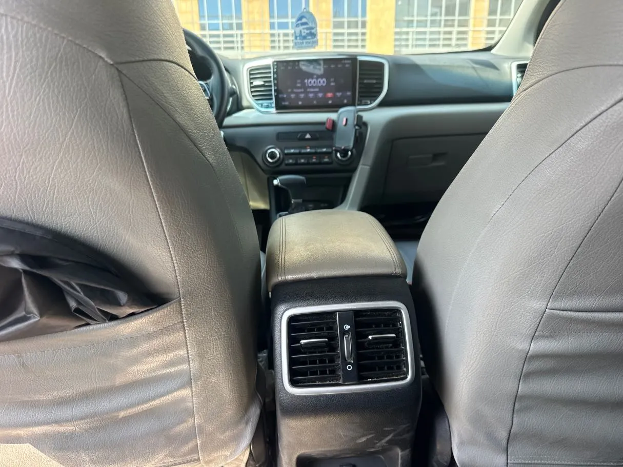 Car image 20