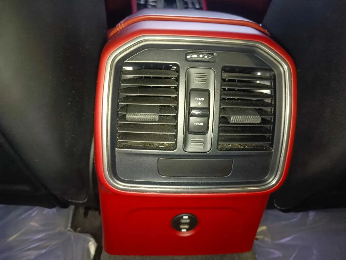 Car image 33