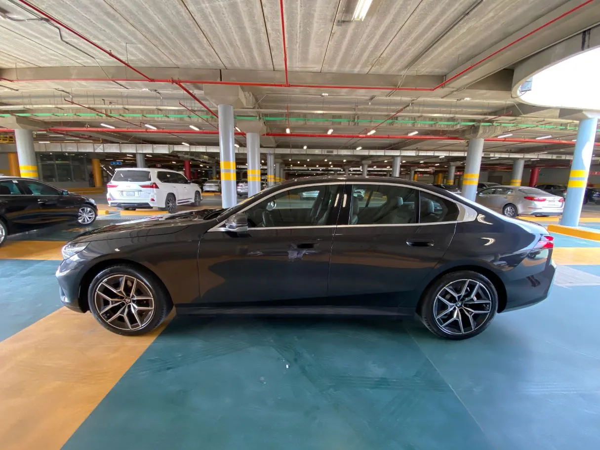 Car image 8