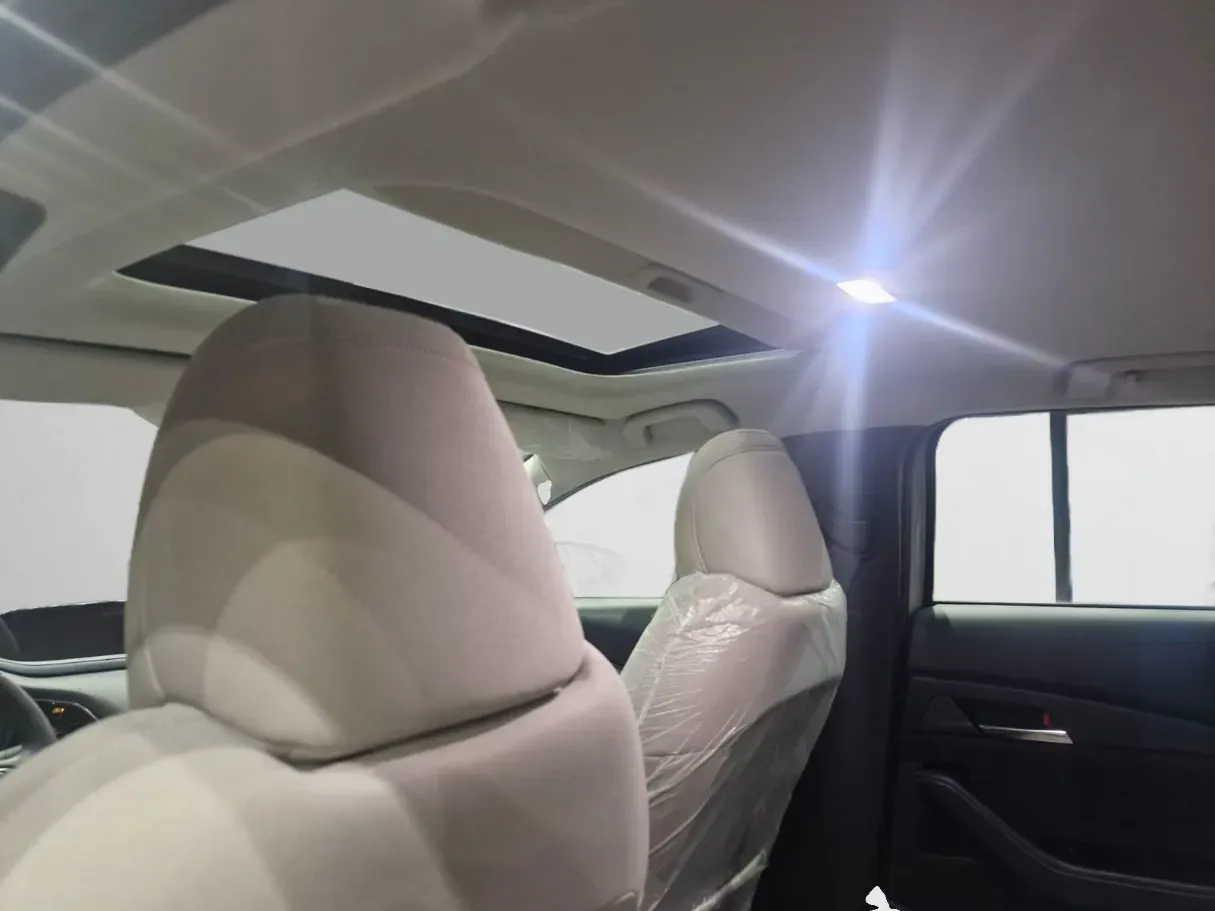 Car image 8