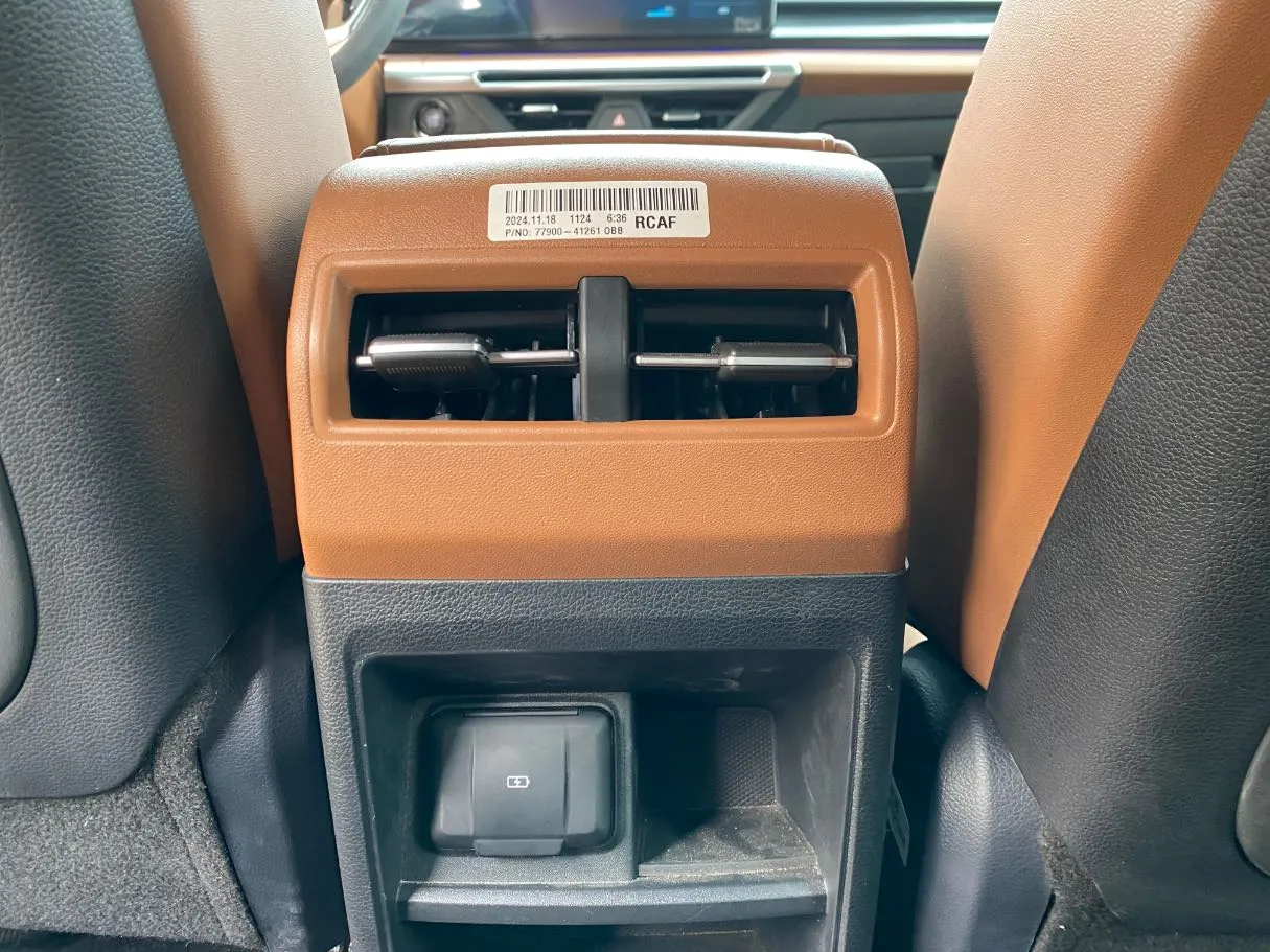 Car image 27