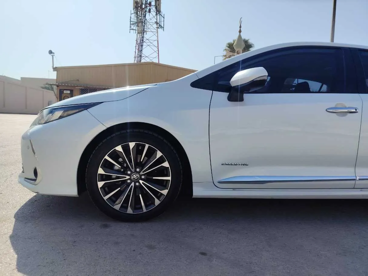 Car image 9