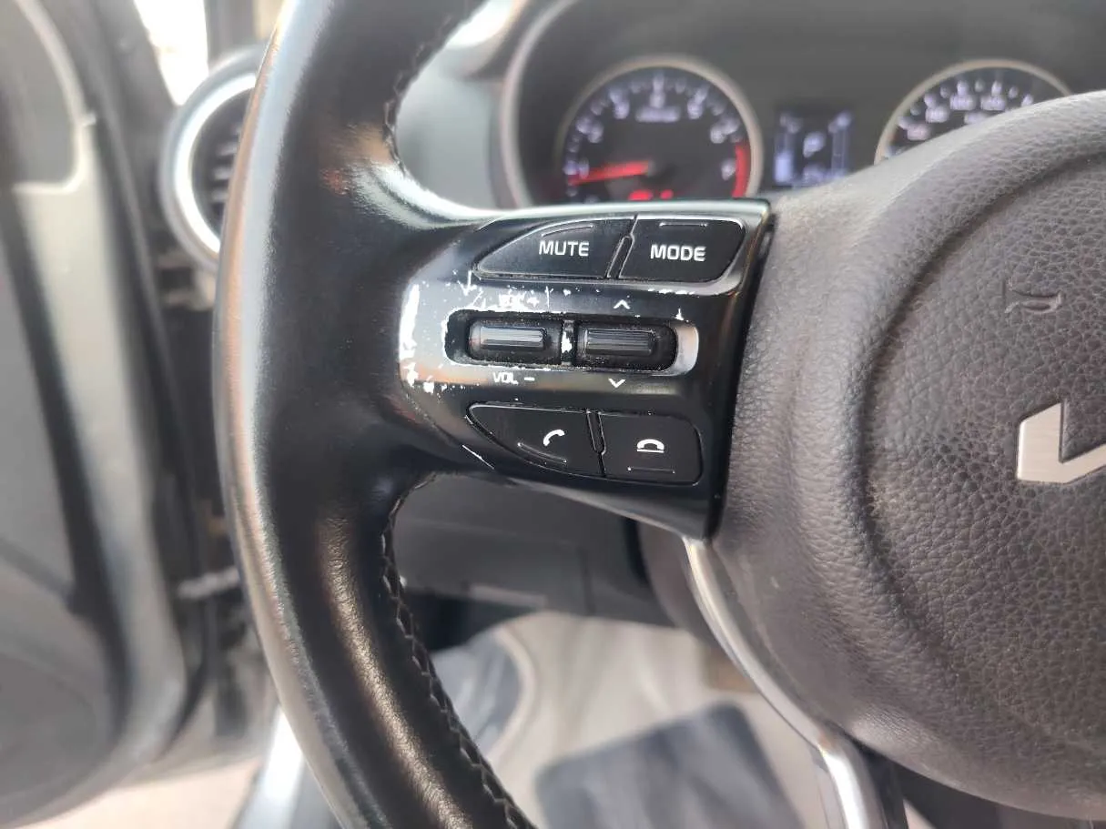 Car image 23