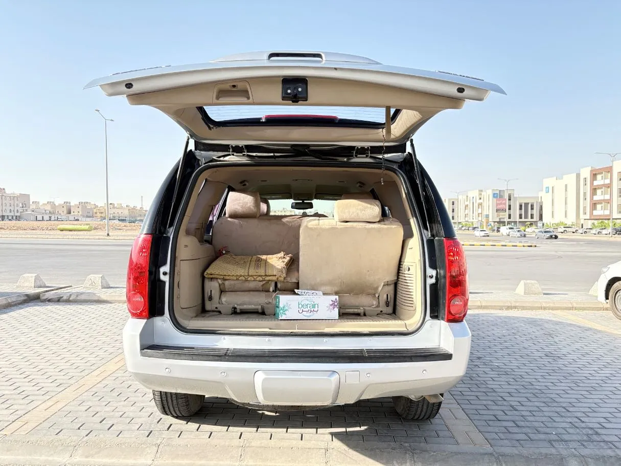 Car image 23