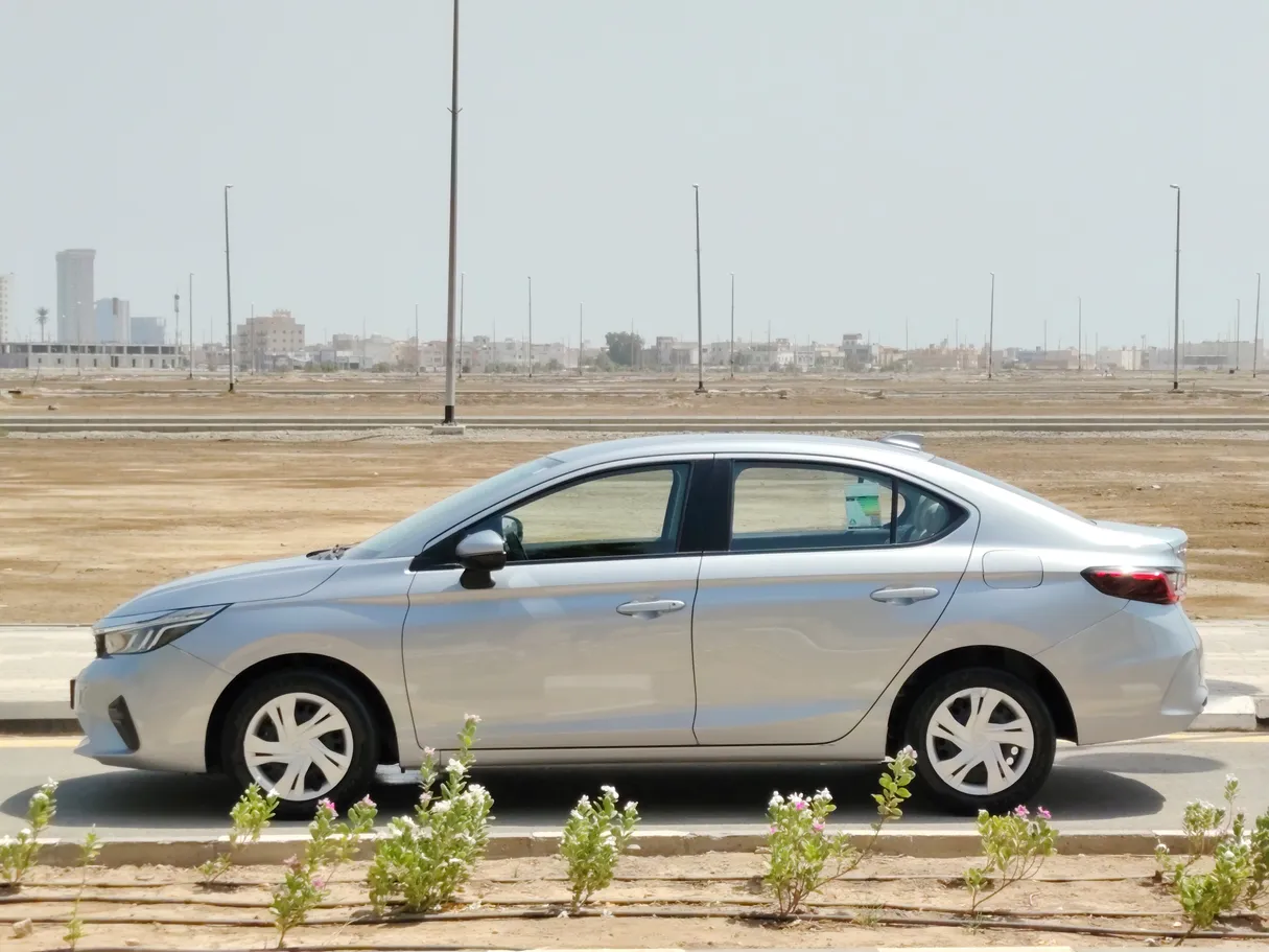 Car image 8