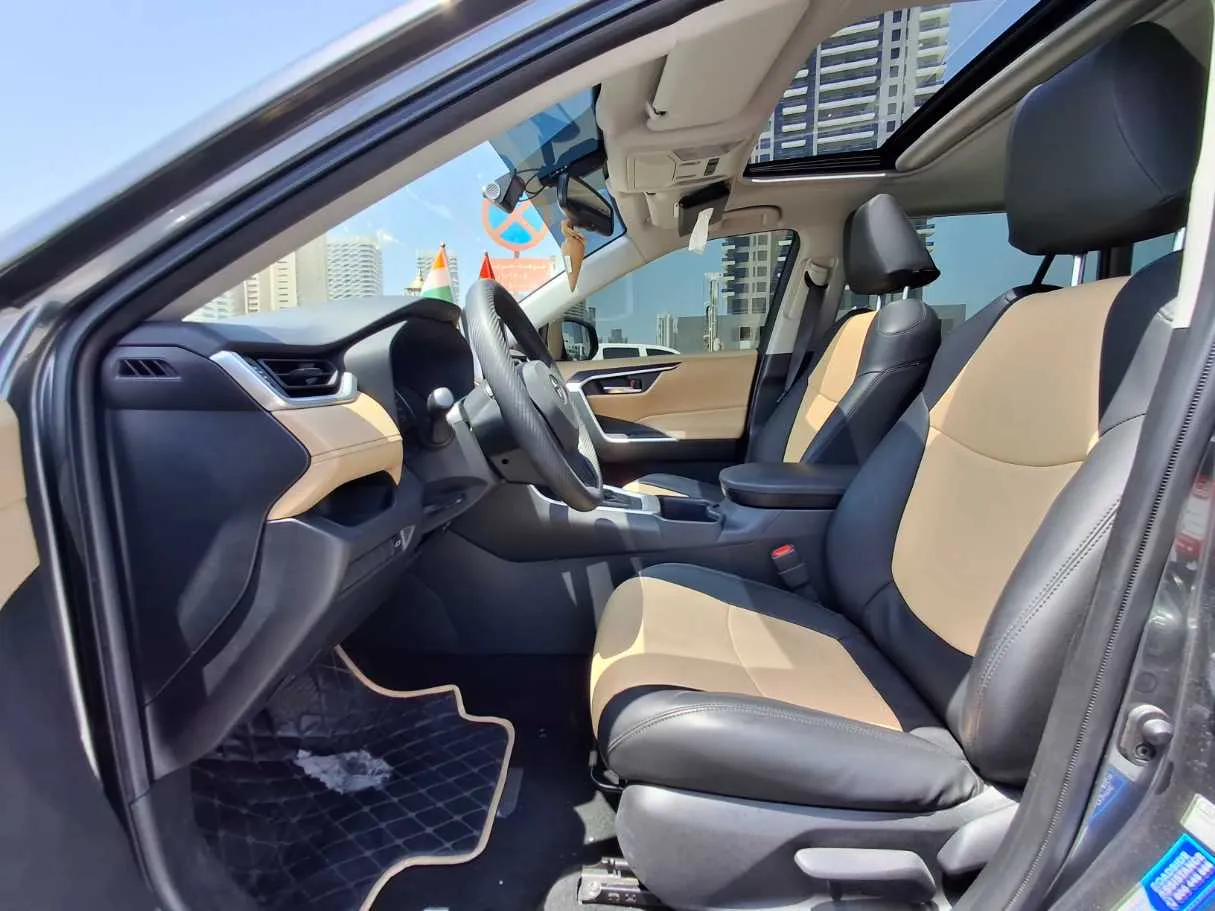 Car image 12