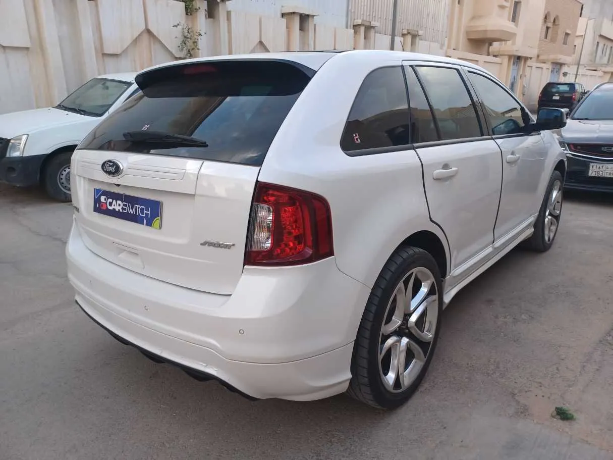 Car image 5