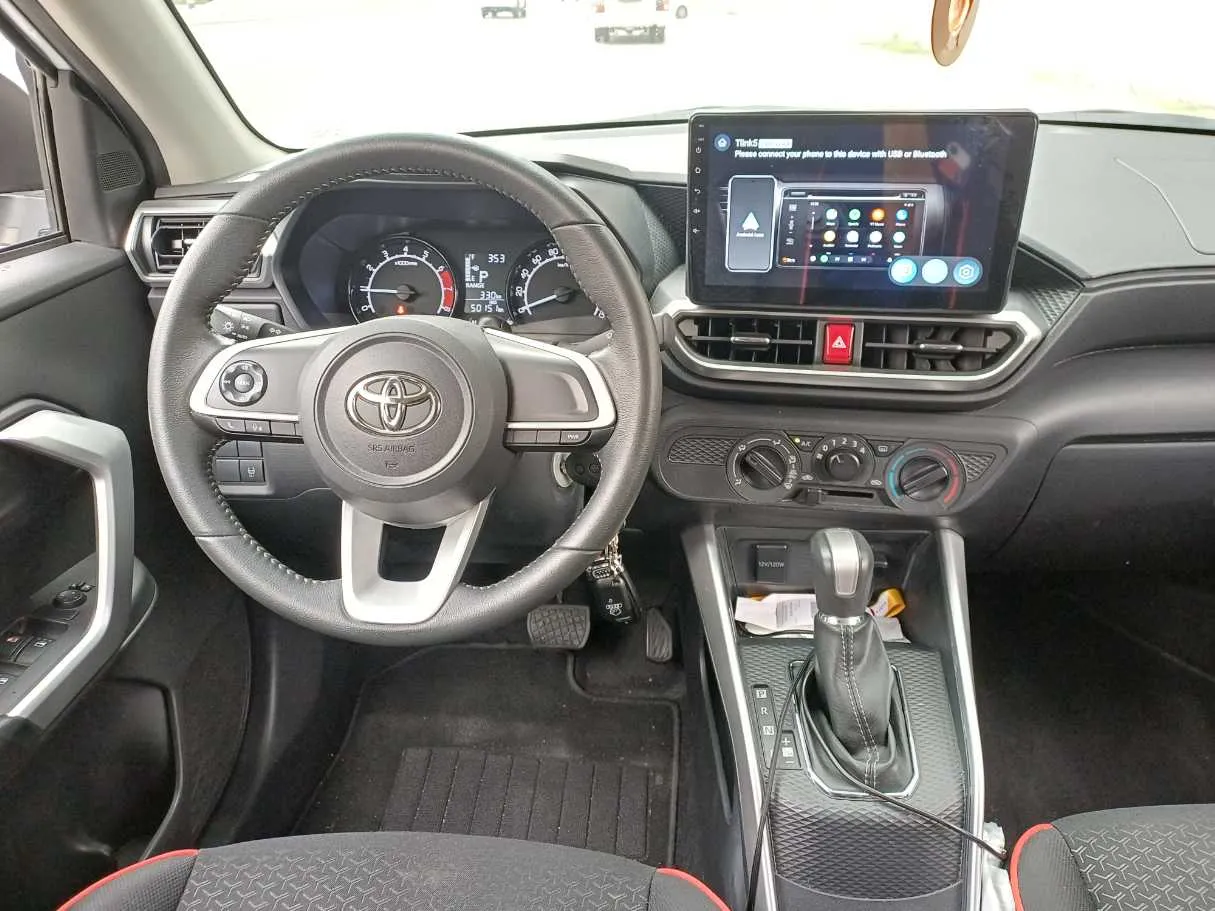 Car image 15