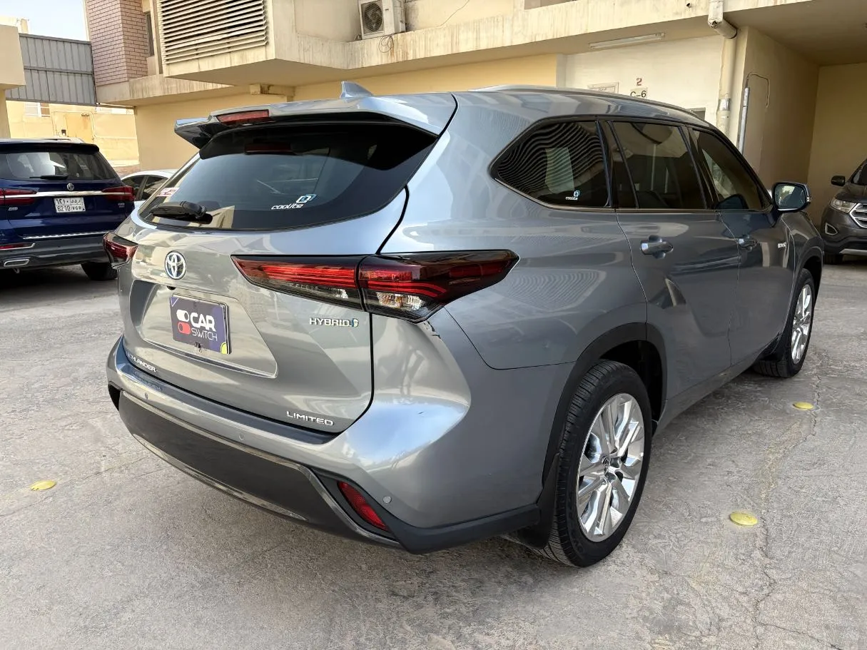 Car image 5