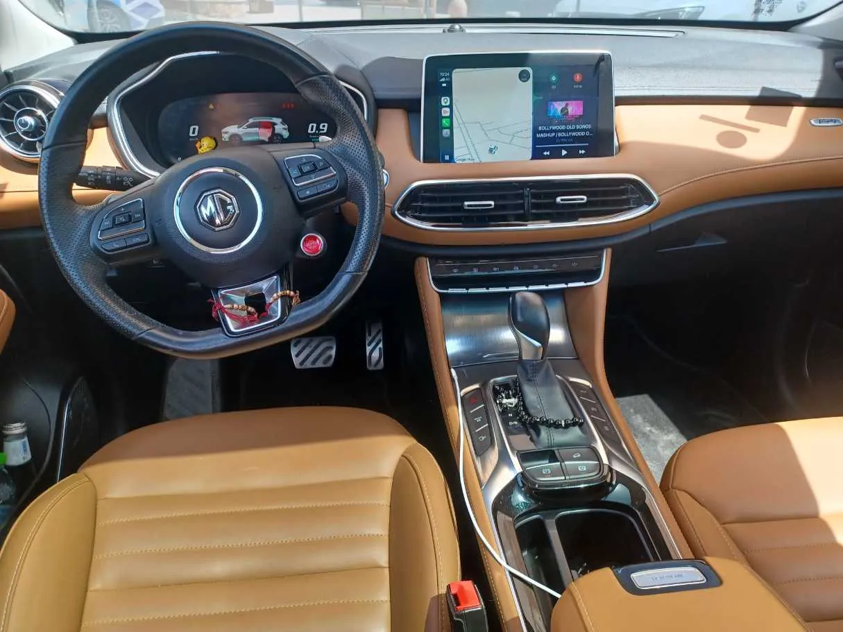 Car image 16