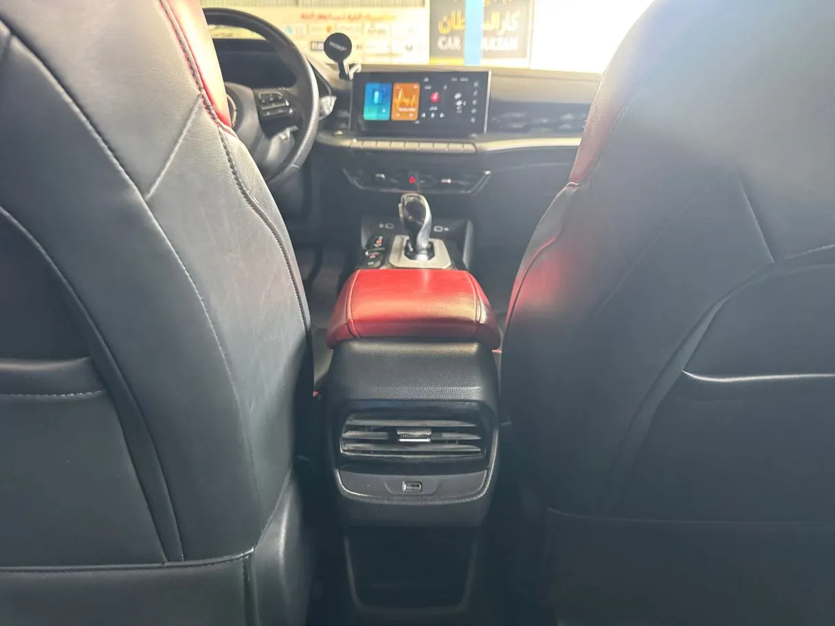 Car image 18