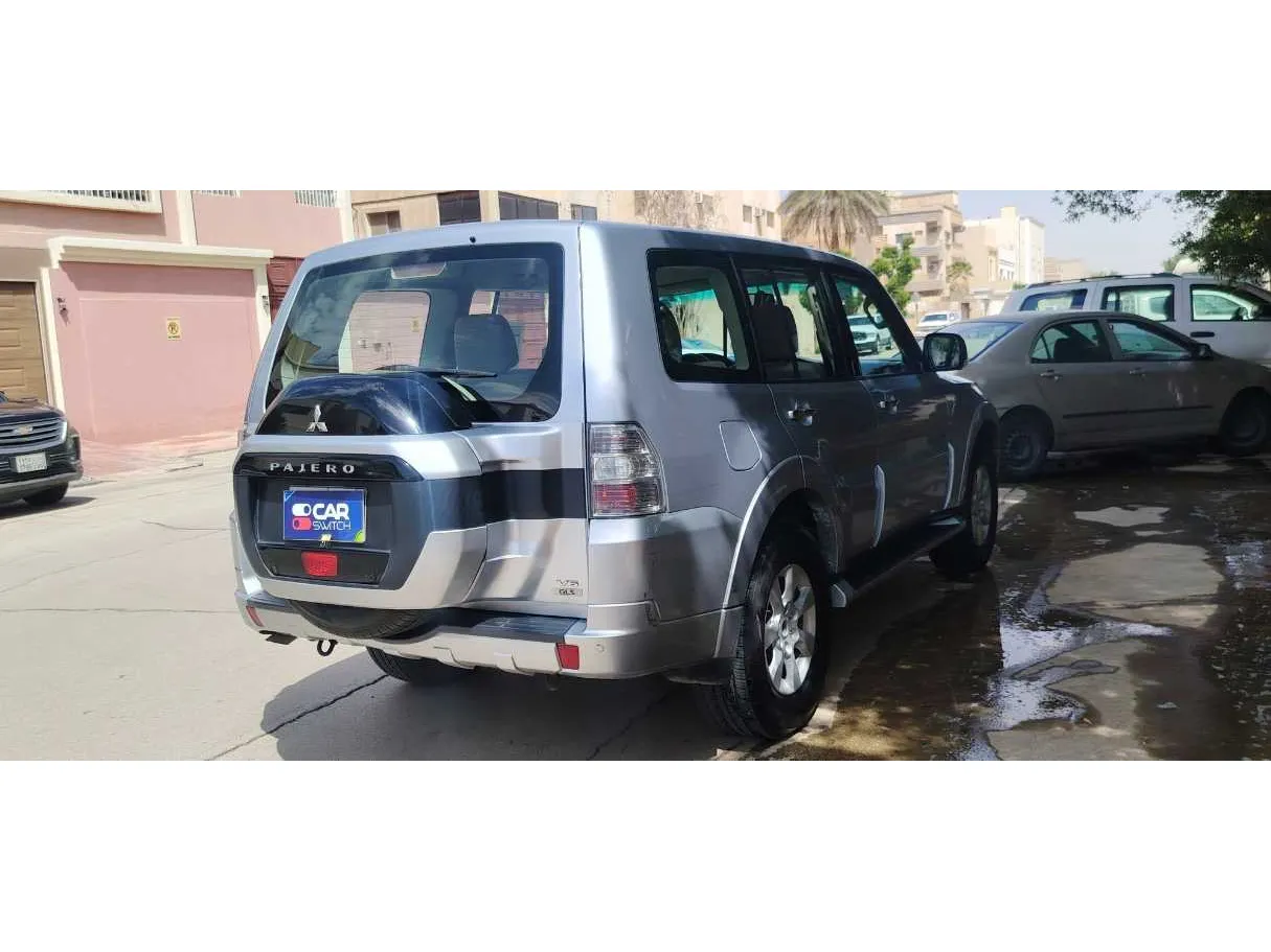 Car image 5