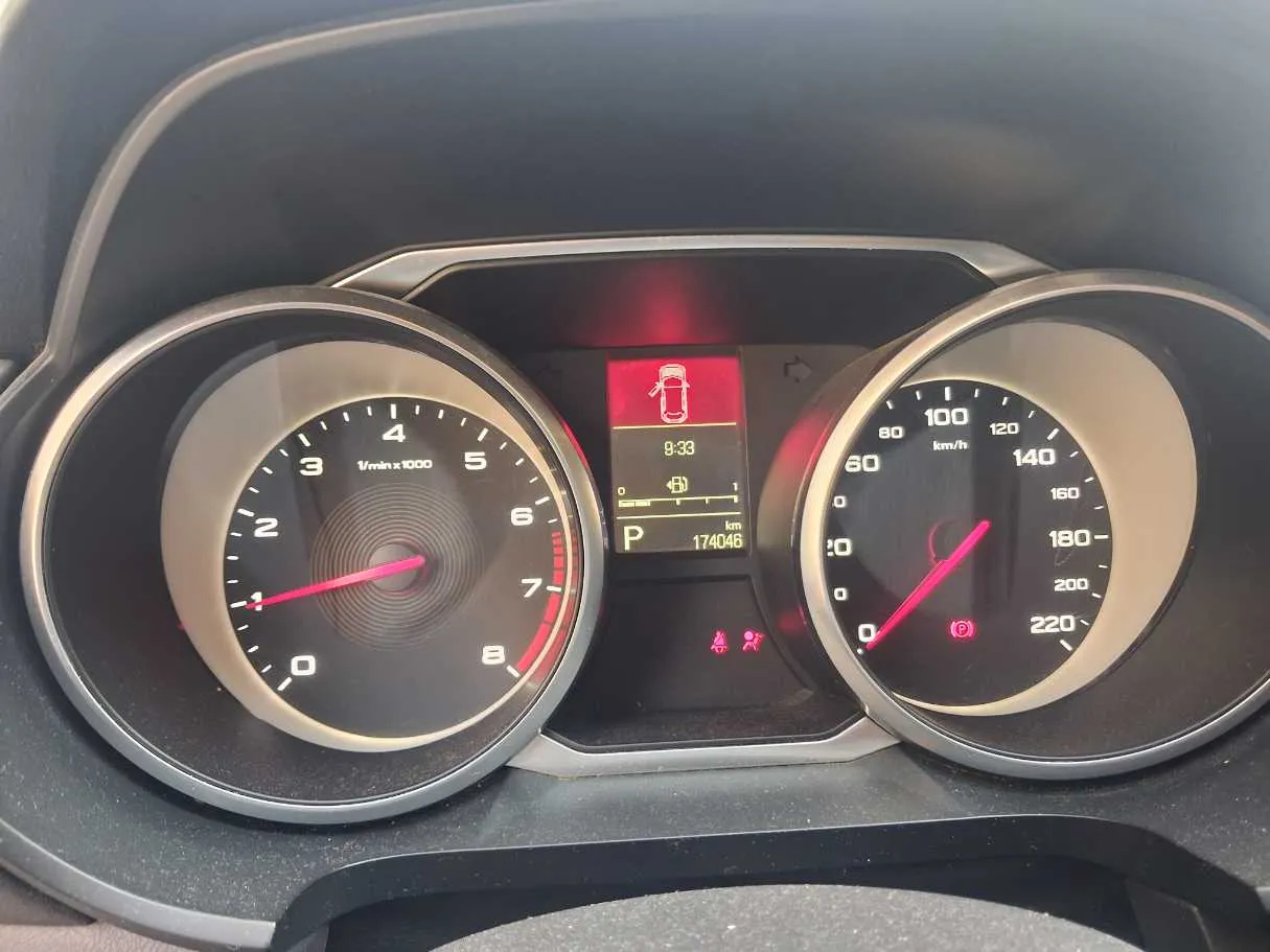 Car image 18