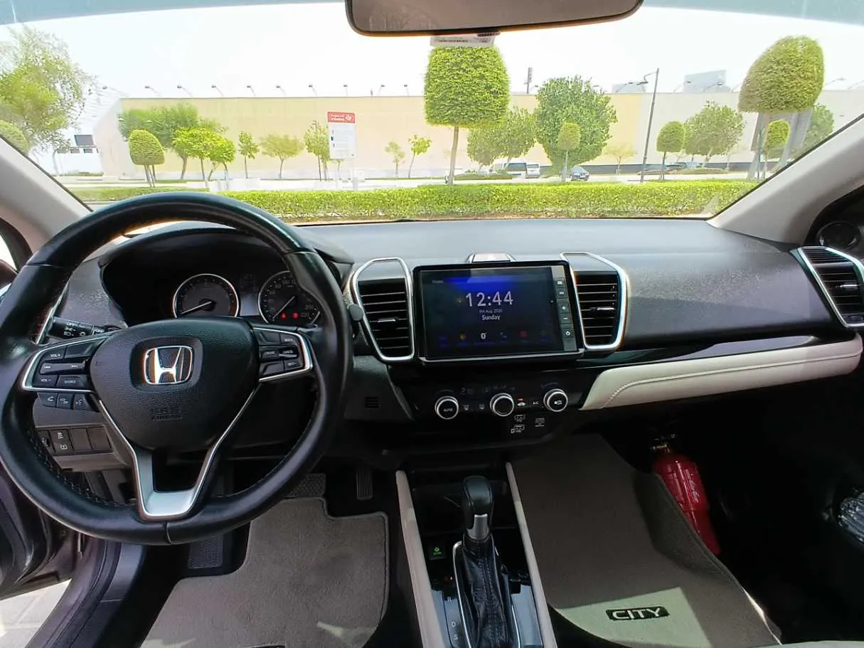 Car image 14