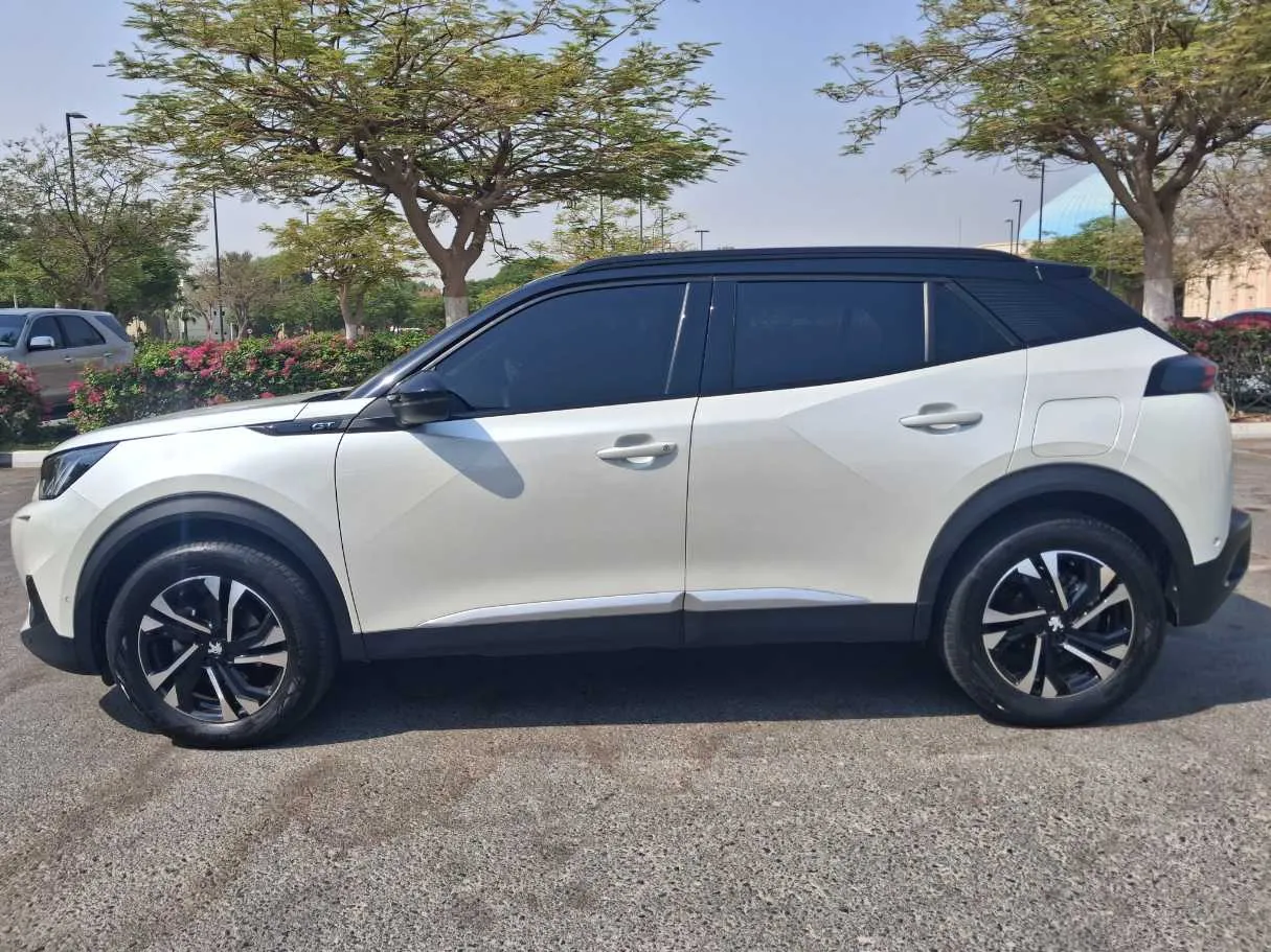 Car image 4