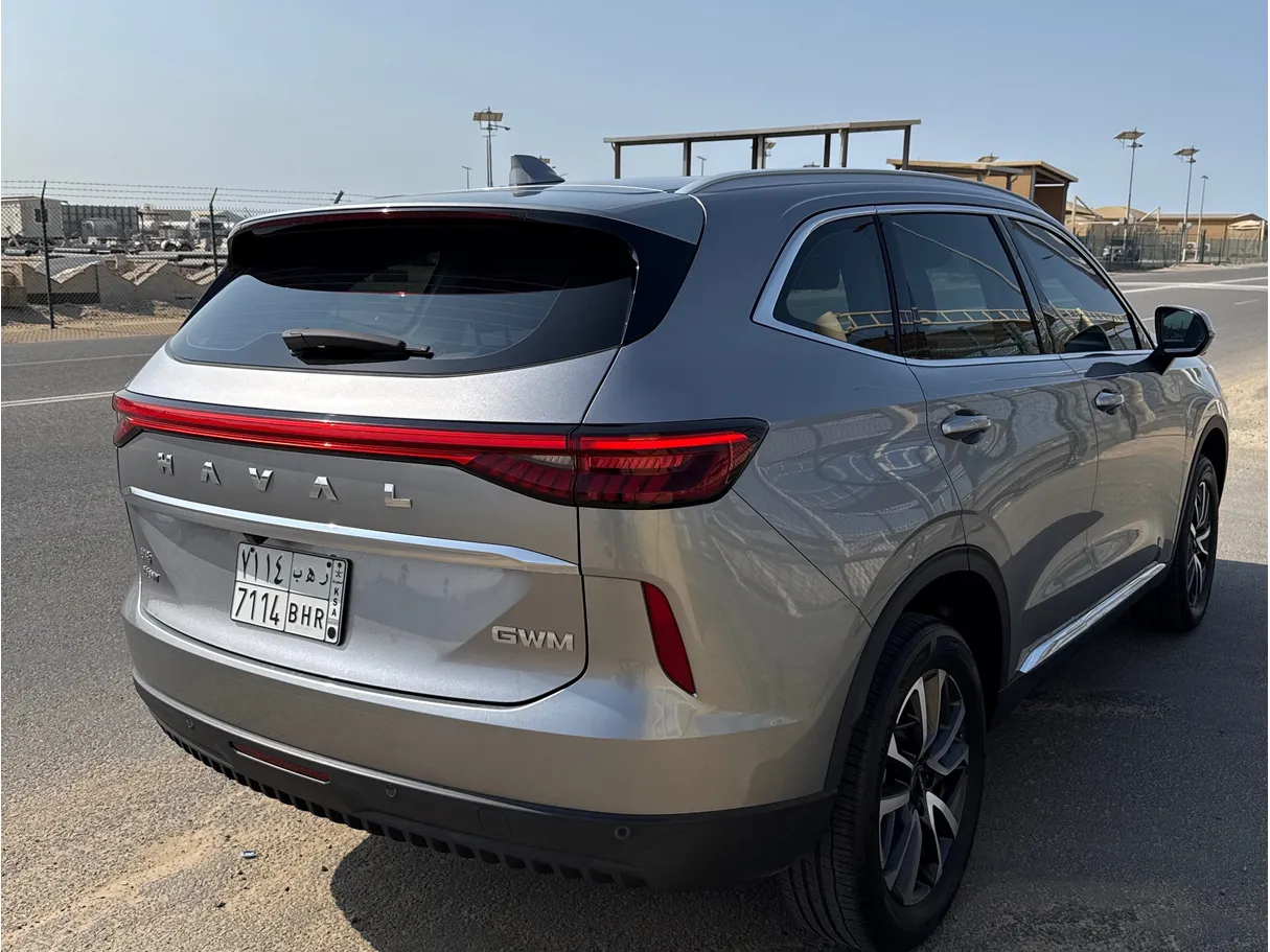 Car image 3