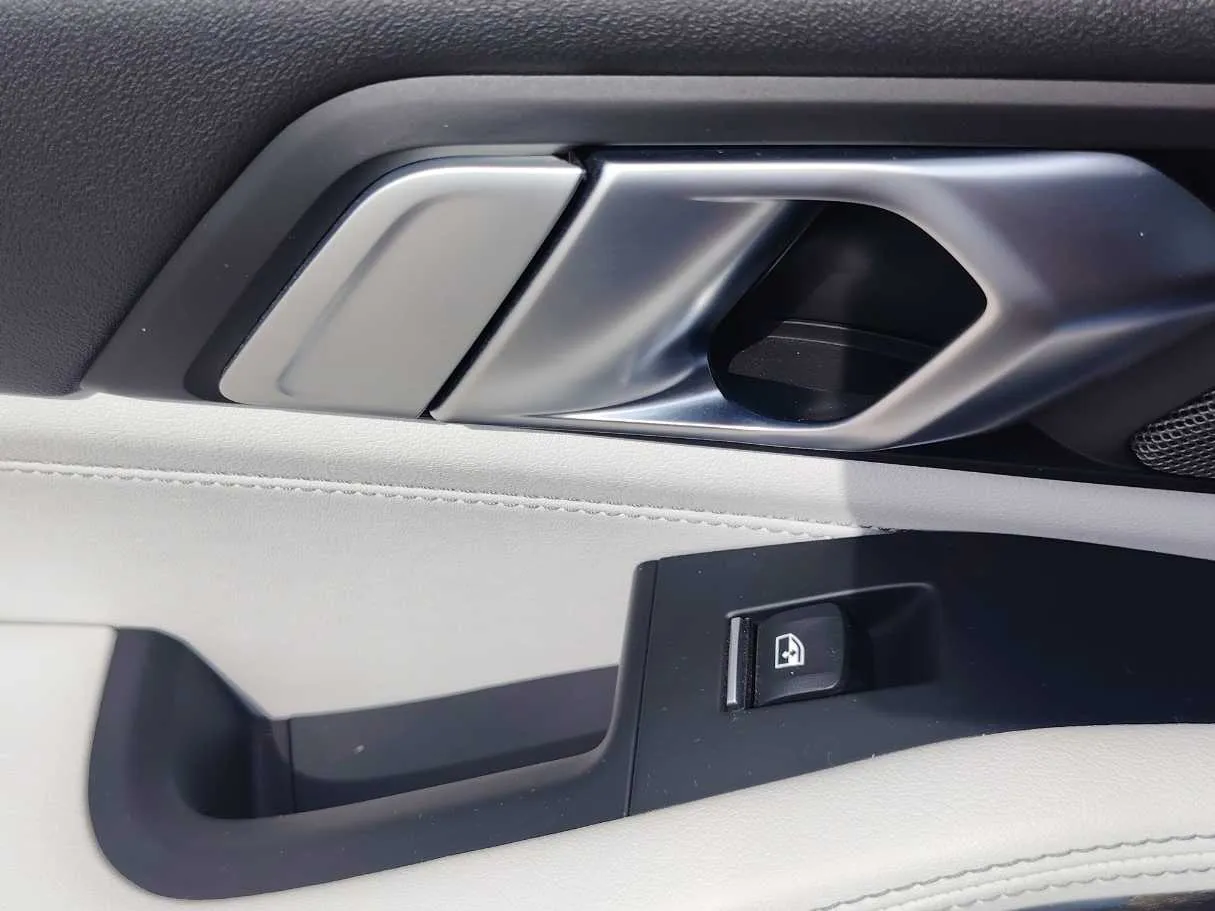 Car image 32