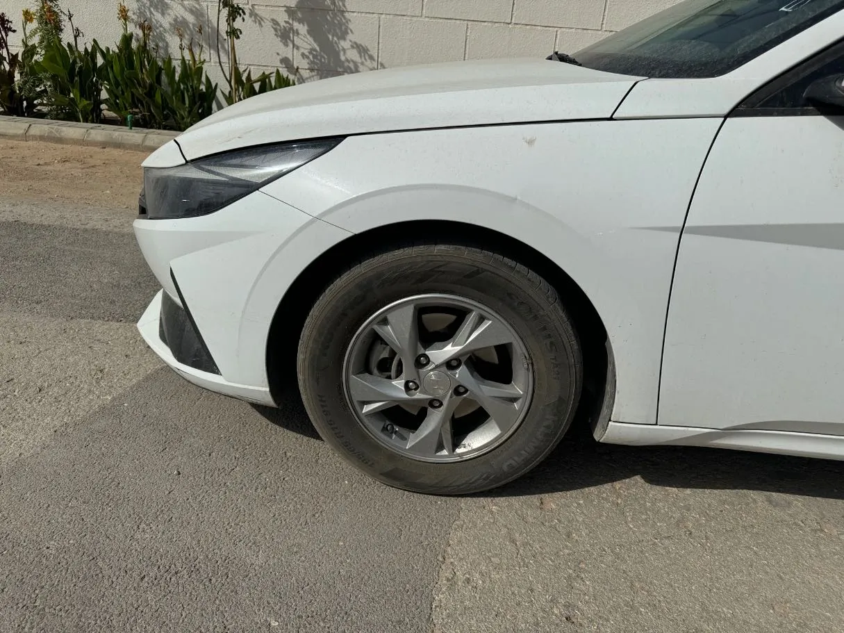 Car image 9