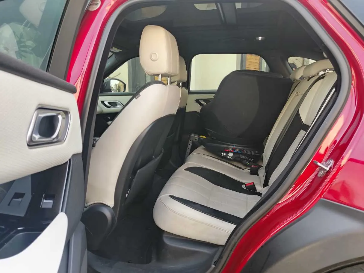 Car image 20