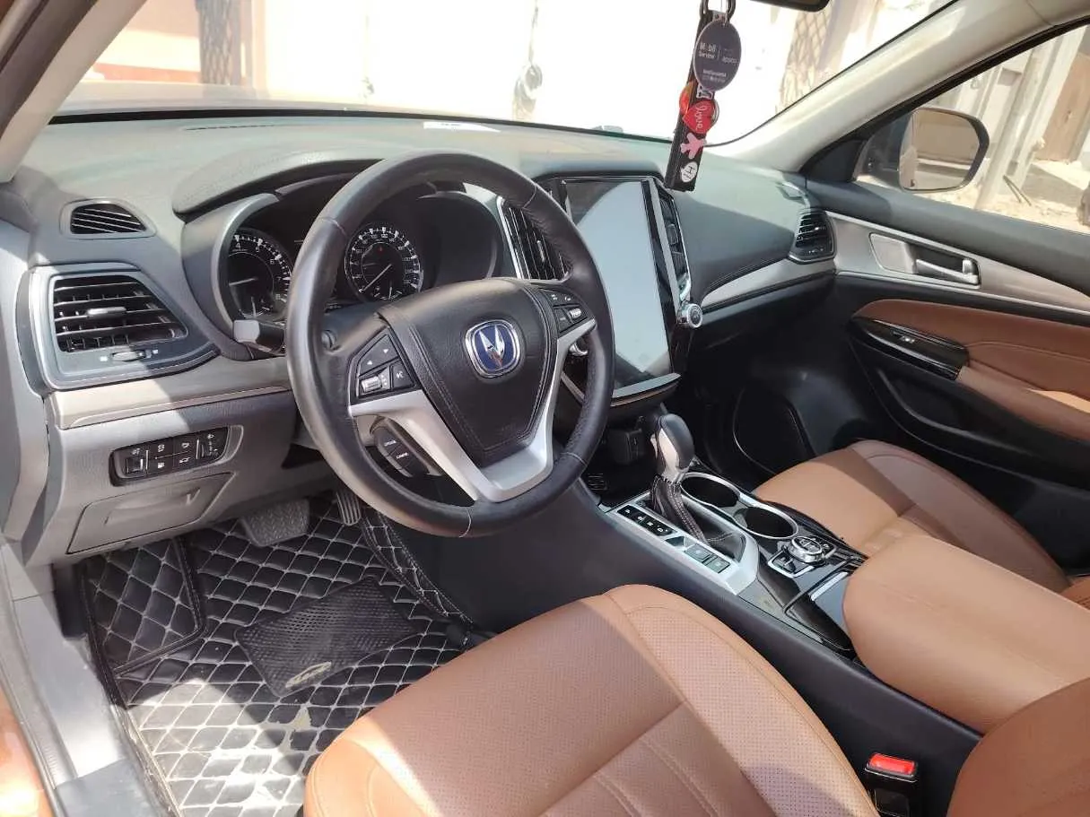 Car image 11