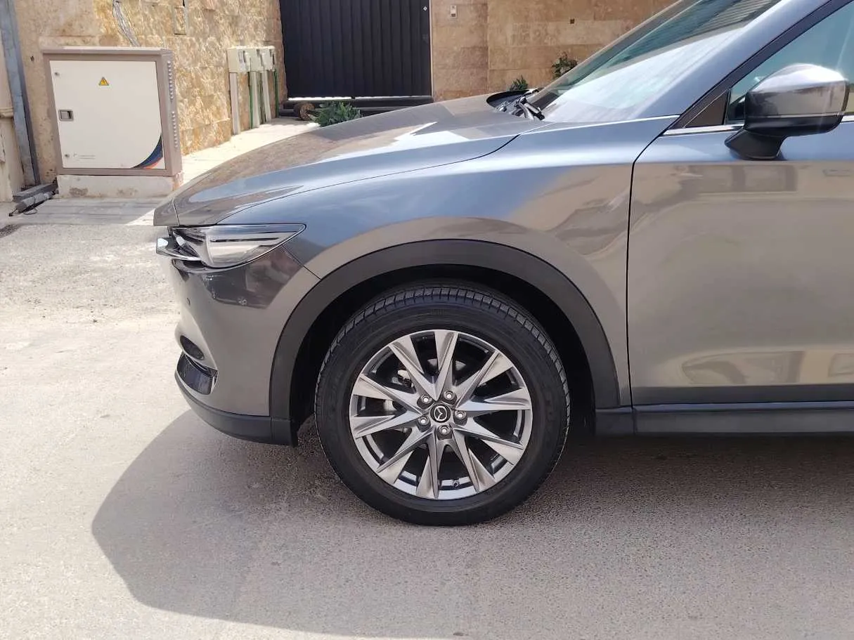 Car image 9