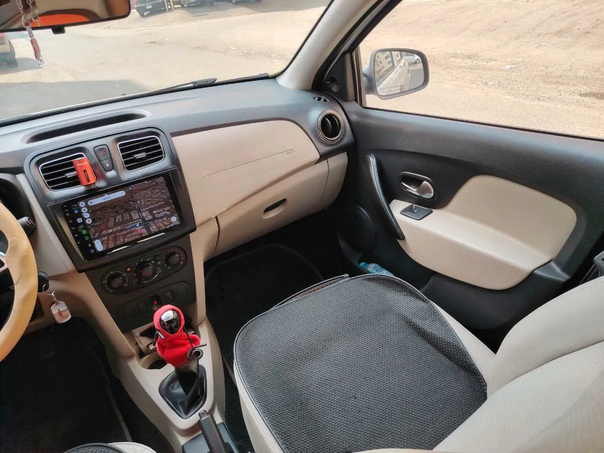 Car image 18