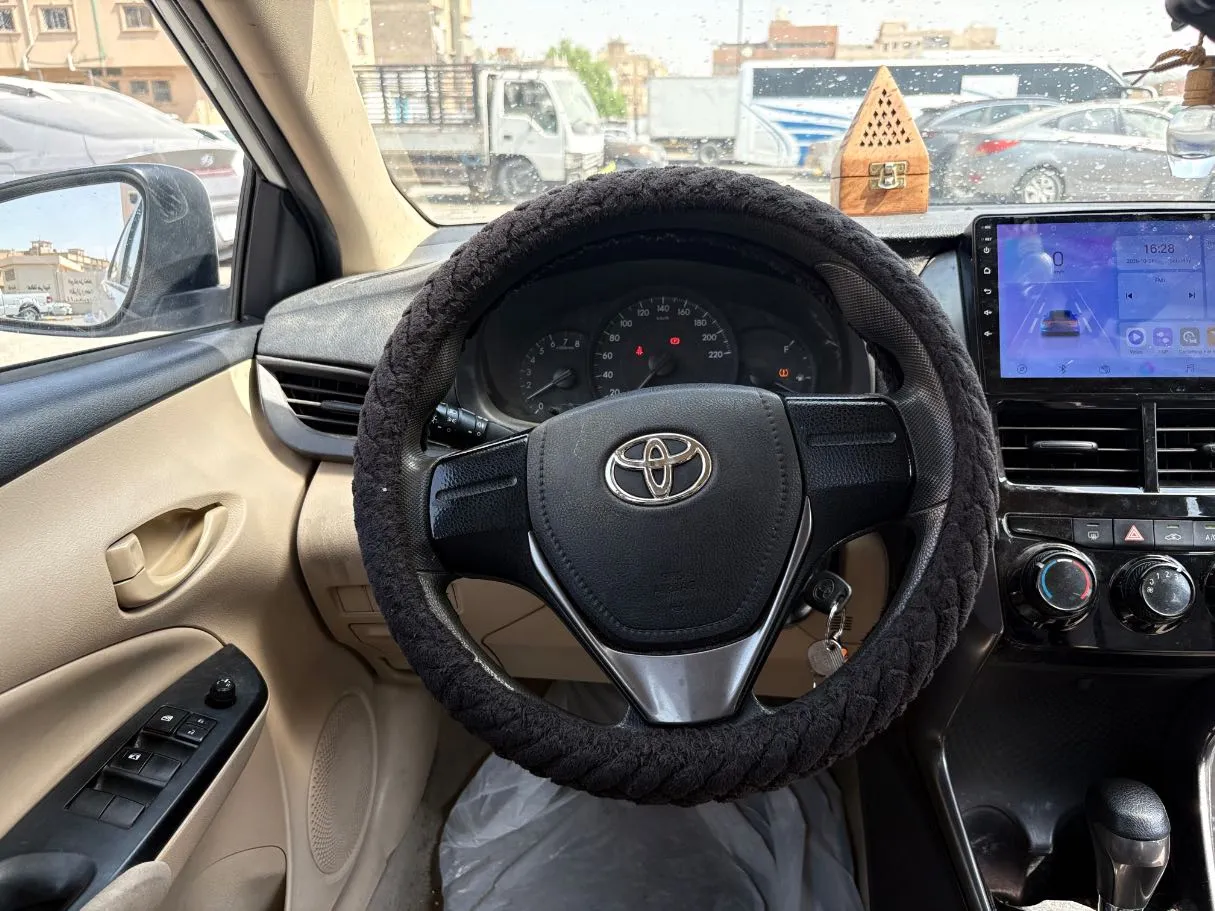 Car image 18