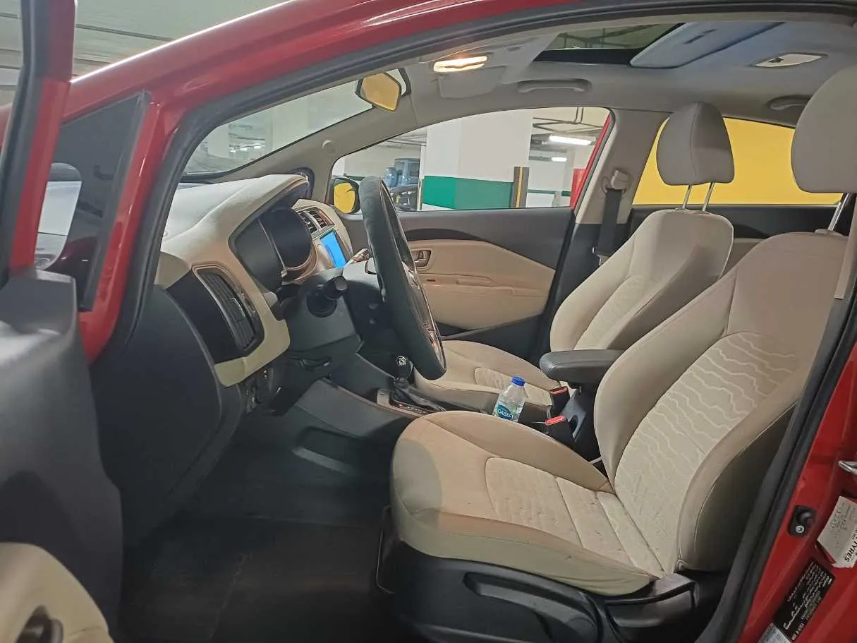Car image 12