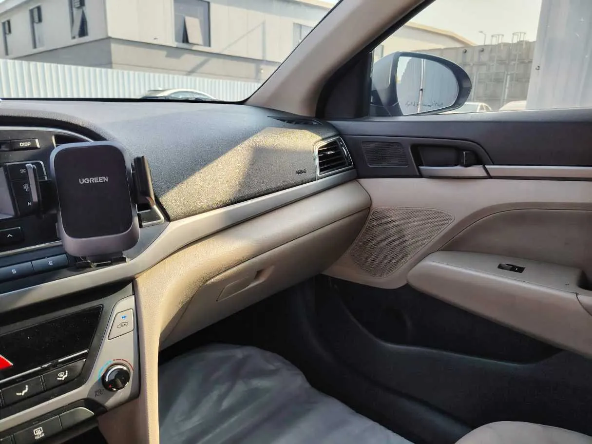 Car image 25