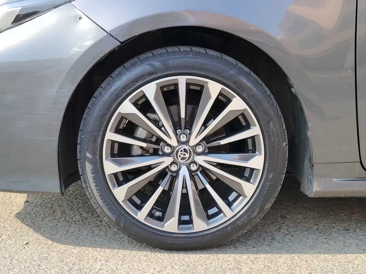 Car image 10
