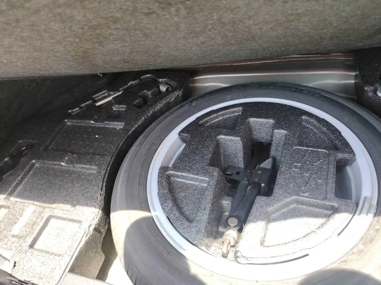 Car image 43