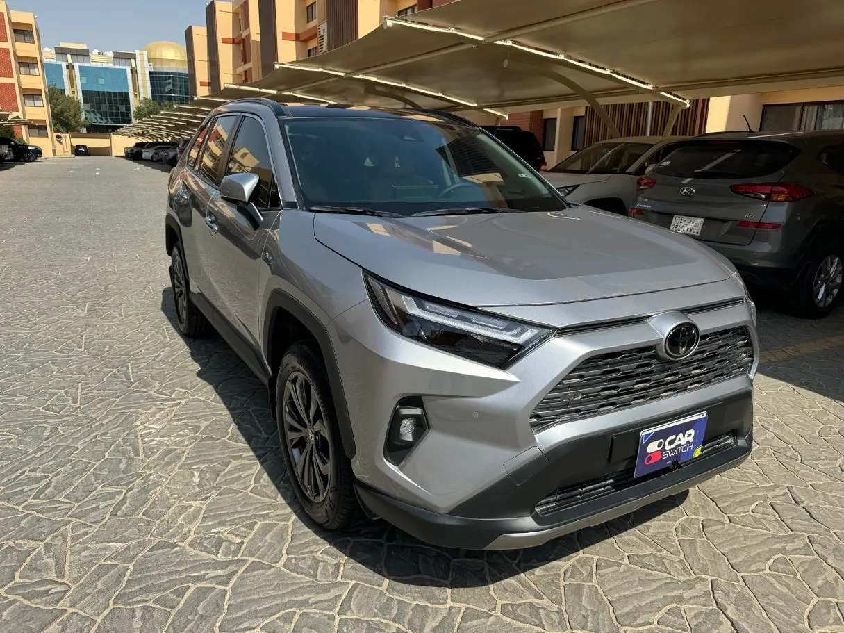 Car image 3