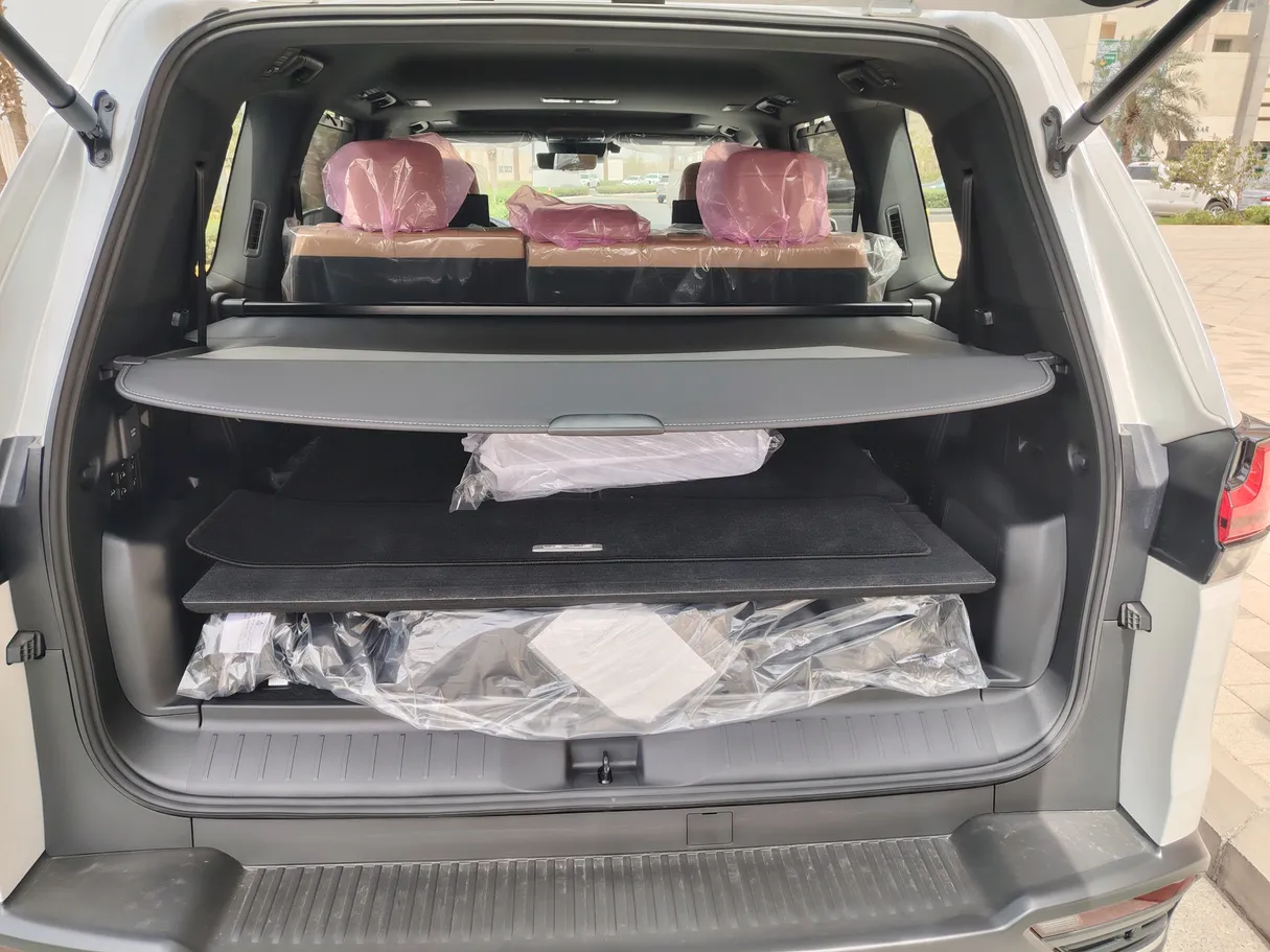 Car image 26