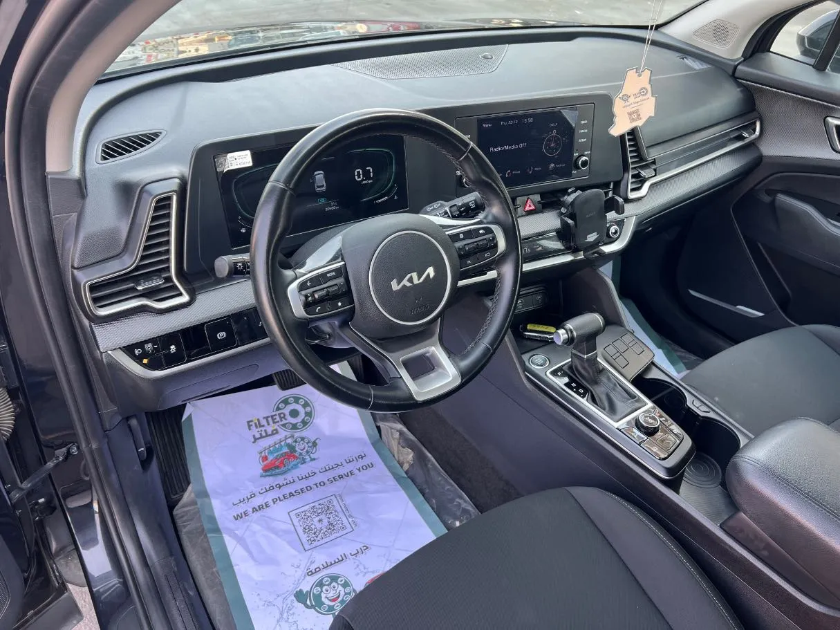 Car image 12
