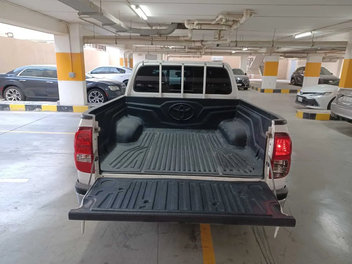 Car image 19