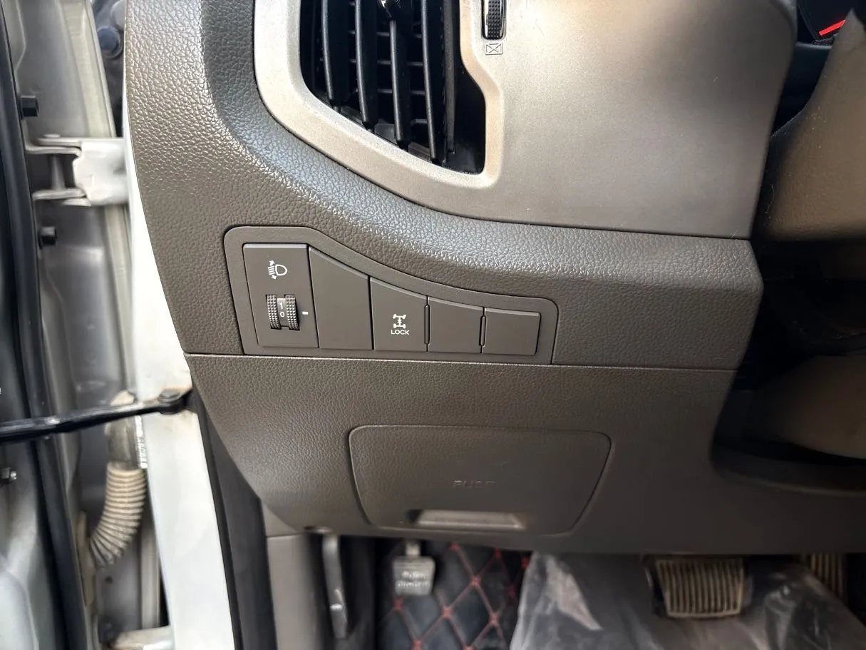 Car image 24