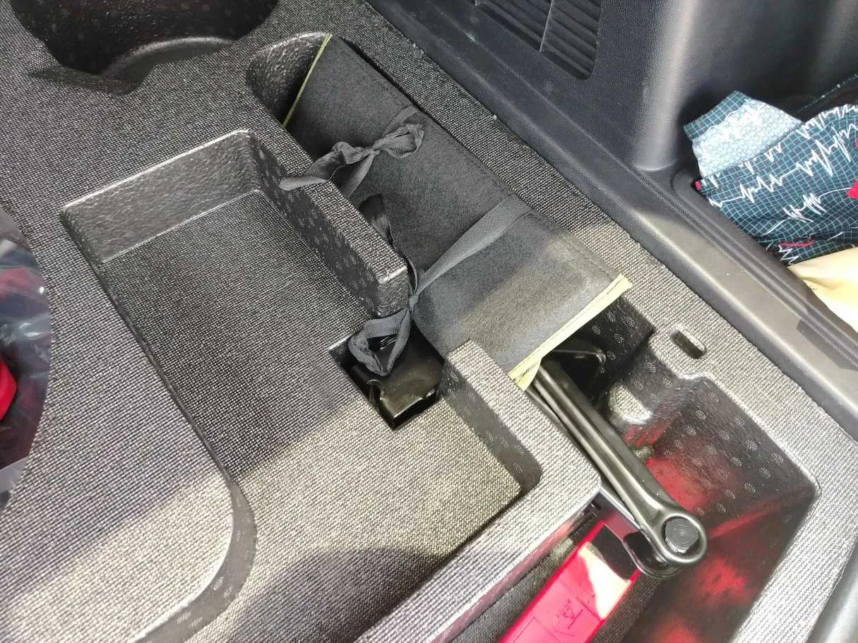 Car image 43