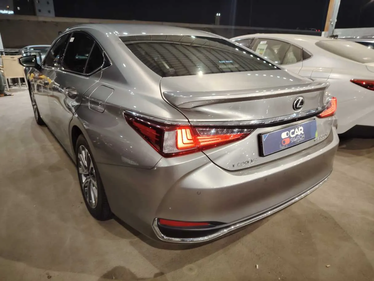 Car image 7
