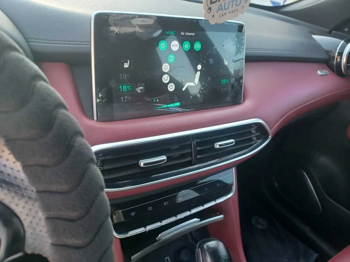 Car image 18
