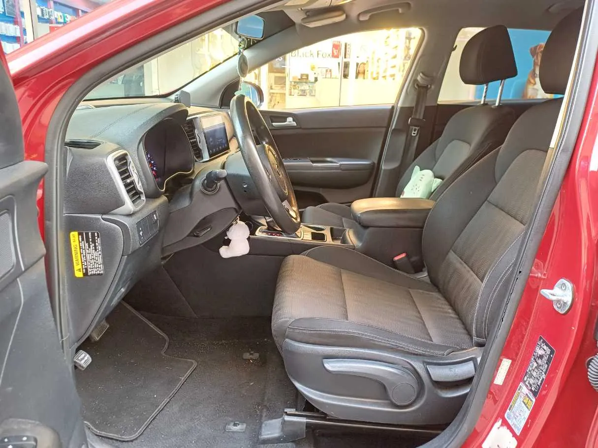 Car image 12